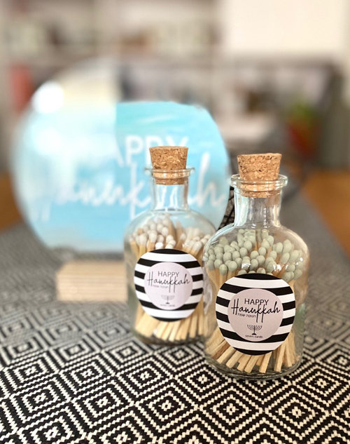 Streichhölzer im Glas-Happy Hanukkah