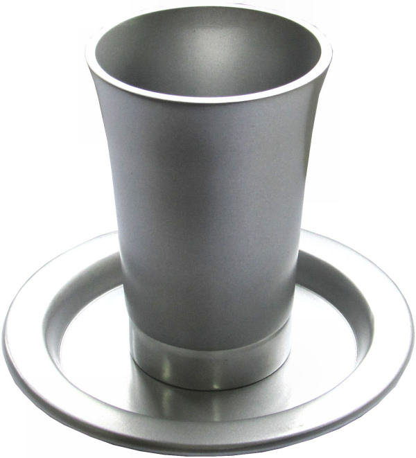 Kiddusch Becher aus silber eloxiertem Metall 11cm